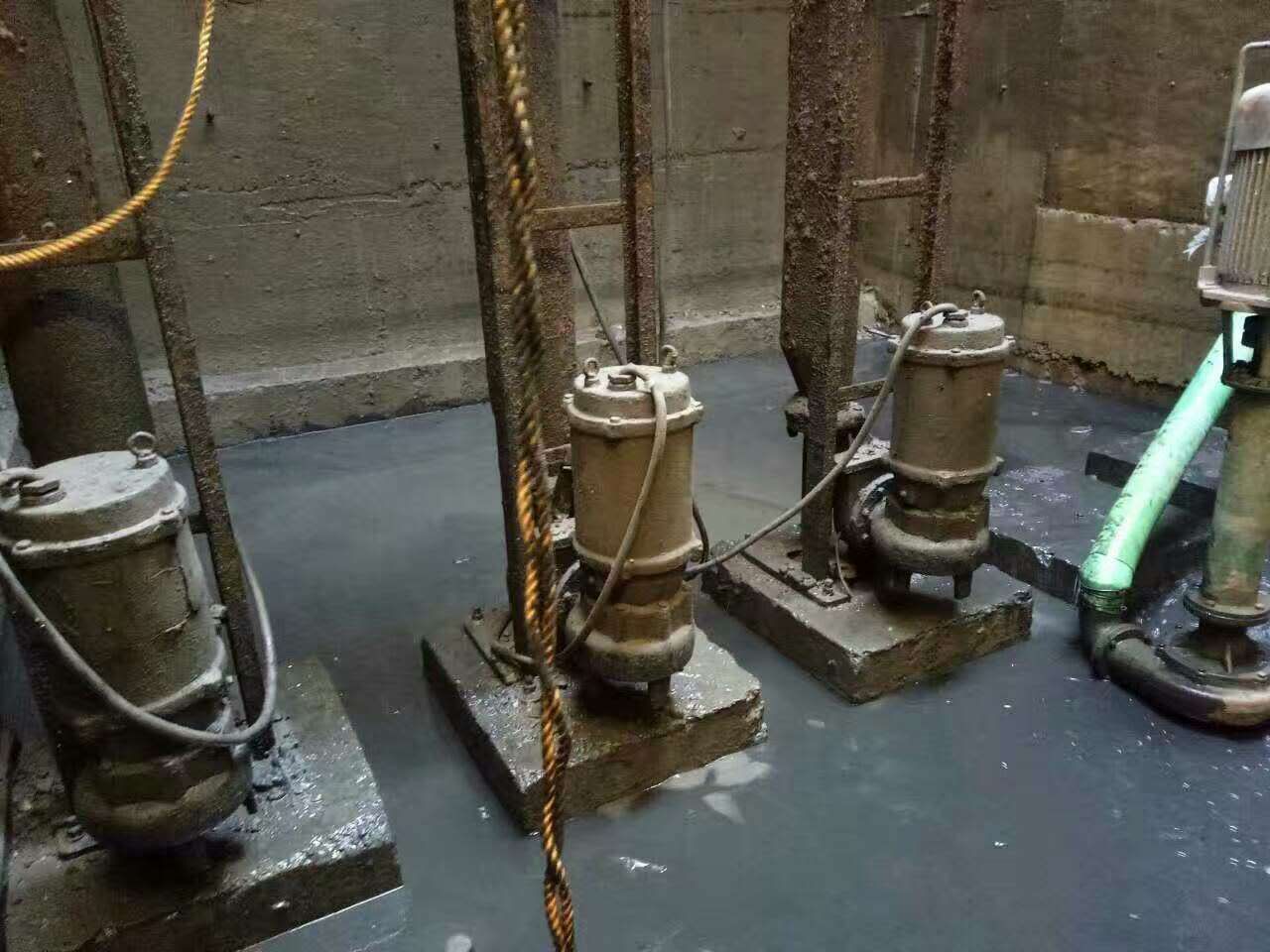 永丰污水池清理